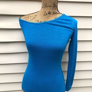 MUST HAVE GUESS SWEATER